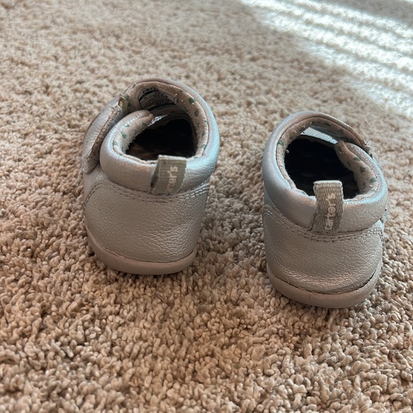 Toddler silver shoes - Picture 3 of 5